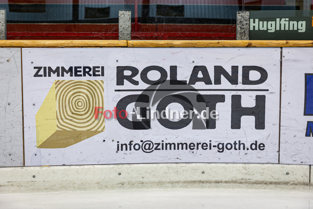 Werbeflächen Miners TSV Peißenberg | Eishockey Peißenberg, Werbeflächen Miners TSV Peißenberg, 20240904,Zimmerei Roland Goth, Werbepartner der Miners,2024-09-04 in Peißenberg (Eisstadion)Copyright: WolfgangxLindner 