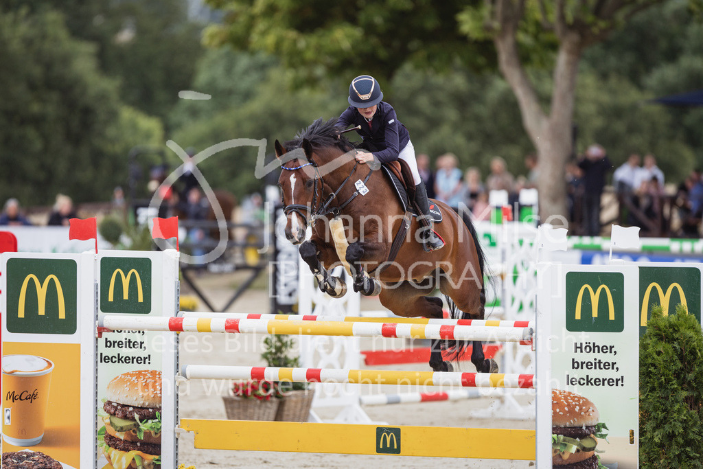230730_BHO_GrosserPreis-531 | Deine schönsten Turniermomente als professionelle Fotos! Entdecke hochwertige Pferdesport-Fotografie im Online-Shop. Jetzt Fotos finden & bestellen!