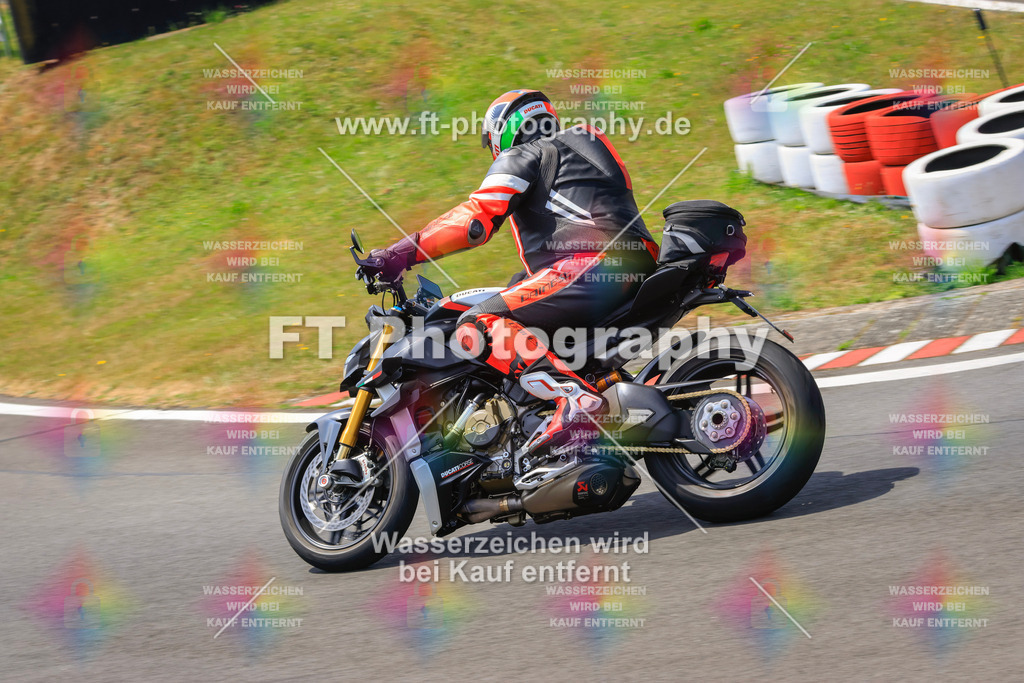 _DSK2669 | Hier findet Ihr Bilder von Touristenfahrten auf der Nürburgring Nordschleife oder von anderen Veranstaltungen die ich besucht habe. Viel Spass beim Durch Schauen 