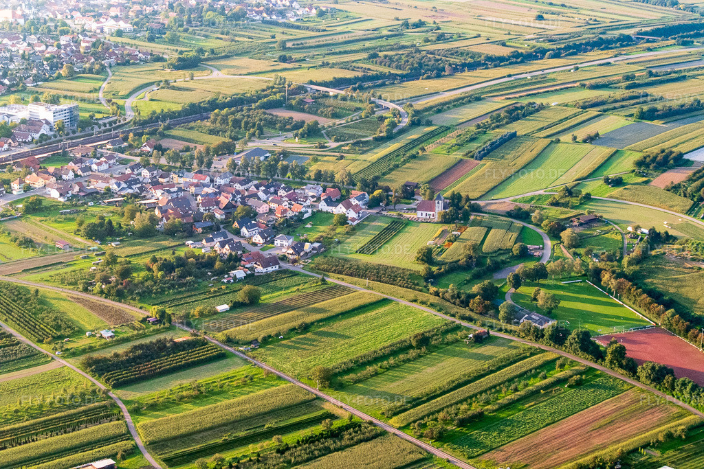 Luftbild: Ortsteil Zimmern von Süden im Ortsteil Urloffen in Appenweier im Bundesland Baden-Württemberg in Deutschland. Foto: P1010213.jpg vom 15.09.2014 durch Werner Riehm/FLY-FOTO.deAuflösung des Originals: 5472 x 3648 px