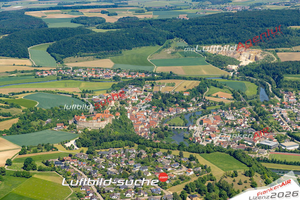 Das Luftbild der Stadt Harburg wurde 2022 vom Flugzeug heraus erstellt (keine Drohnen-Aufnahmen) Aufnahmehöhe ca.450 Meter- hohe Bildauflösung und Druck-Qualität. Garantiert!
