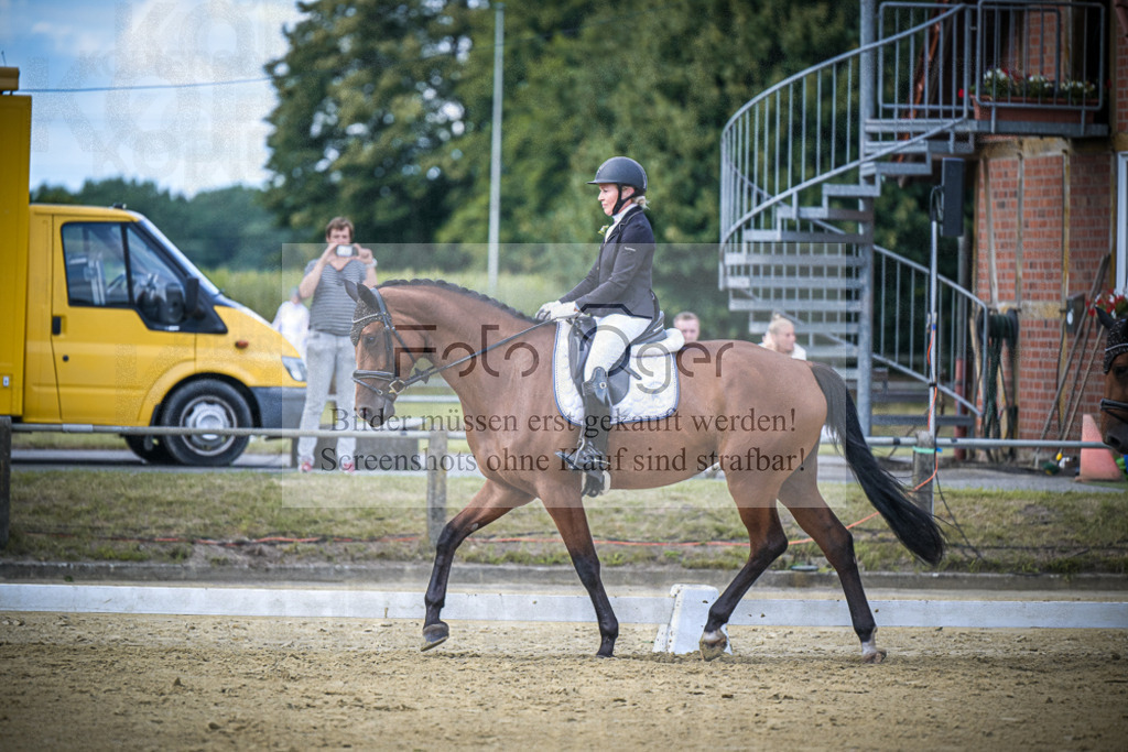 DOS_9955 | Entdecke hochwertige Reitturnierfotos von Foto Oger. Professionell, emotional und authentisch – jetzt Lieblingsmomente im Shop bestellen.Deutschlandweite Turnierfotografie. - Realisiert mit Pictrs.com