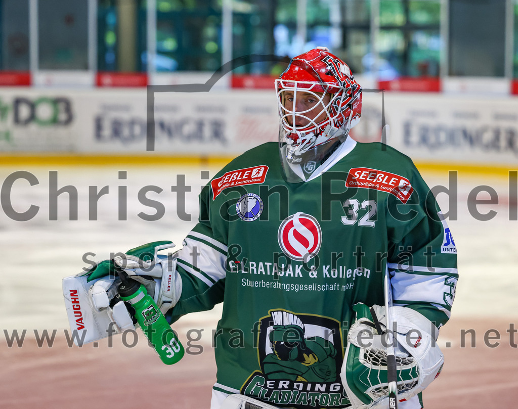 2023-09-10_032_TSV_Erding_gegen_EHC_Klostersee | Erding, Deutschland, 10.09.2023:
Eishockey, Bayernliga 2023 / 2024, Testspiel, TSV Erding gegen EHC Klostersee, Endergebnis: 10:1

Torwart Dimitri Pätzold (Erding Gladiators, #32)

Foto: Christian Riedel / fotografie-riedel.net
