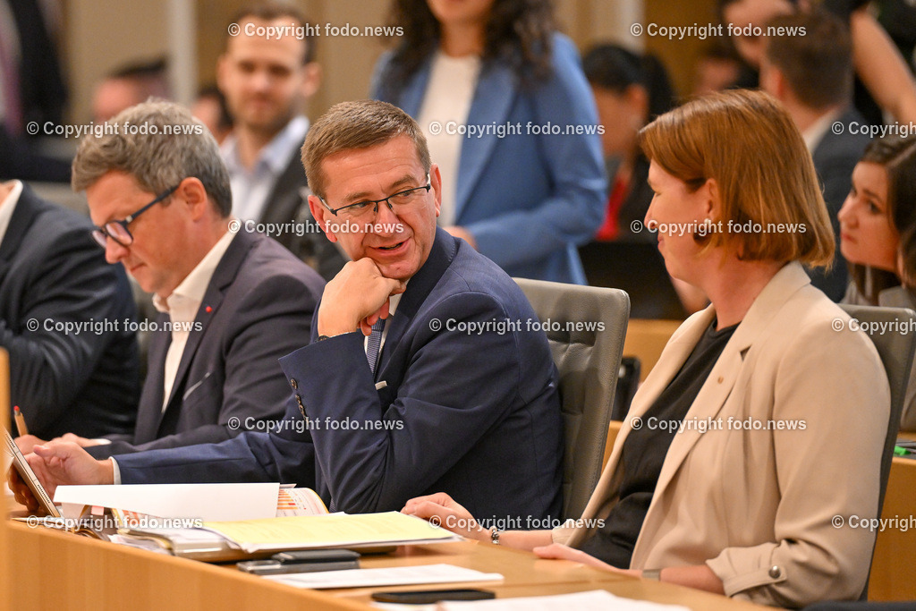 Landhaus Linz_ Promenade_ Landtagssitzung_ 19.09.2024-32 | 19.09.2024, Landhaus Linz AUT, Promenade, Landtagssitzung, im Bild LR Michael Lindner (SP), LR Markus Achleitner (VP), LRin Michaela Langer Weninger (VP)