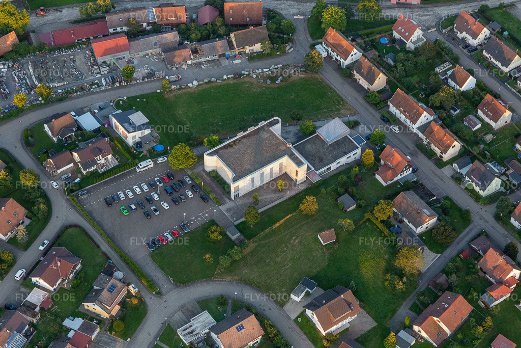 Neuapostolische Kirche | Luftbild: Neuapostolische Kirche in Dornhan im Bundesland Baden-Württemberg in Deutschland. Foto: IMG_128625.jpg vom 25.08.2021 durch ©2025 Werner Riehm fly-foto.de/copyright - Realisiert mit Pictrs.com