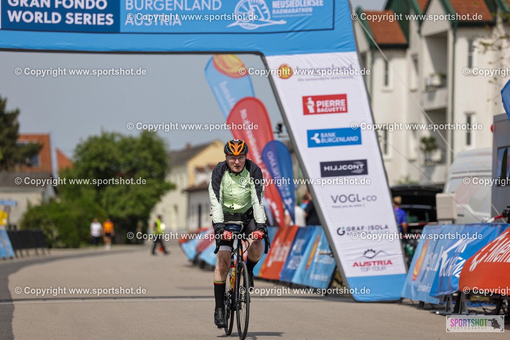 VJ__9810 | Neusiedlersee Radmarathon 2026@sportshot_your_pictrs #yourpictures#roadtowm2029 #nrm #neusiedlerseeradmarathon #neusiedlersee #neusiedlerseetourismus #burgenland #mörbisch #nrm26 #burgenlandtourismus #voglundco #poweredbyburgenlandtourismus #radsport #rad #marathon #ucigranfondo #visitburgenland #ucigranfondoworldseries