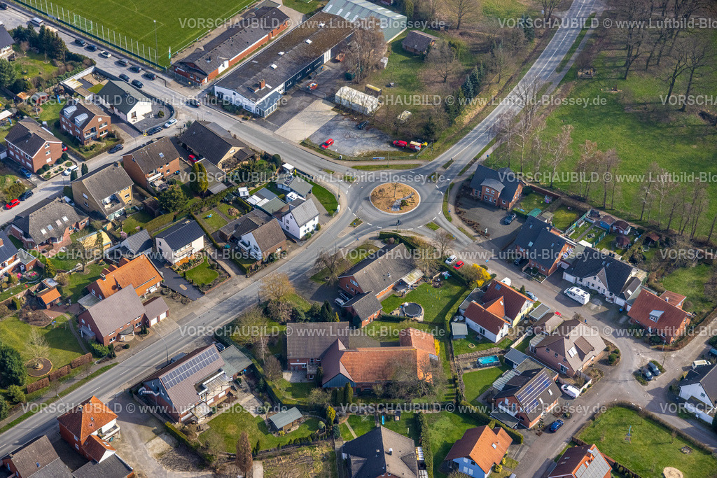 Lippetal240306990Lippborg | Luftbild, Wohngebiet und Herzfelder Straße Ecke Breslauer Straße mit Kreisverkehr, Lippborg, Lippetal, Nordrhein-Westfalen, Deutschland