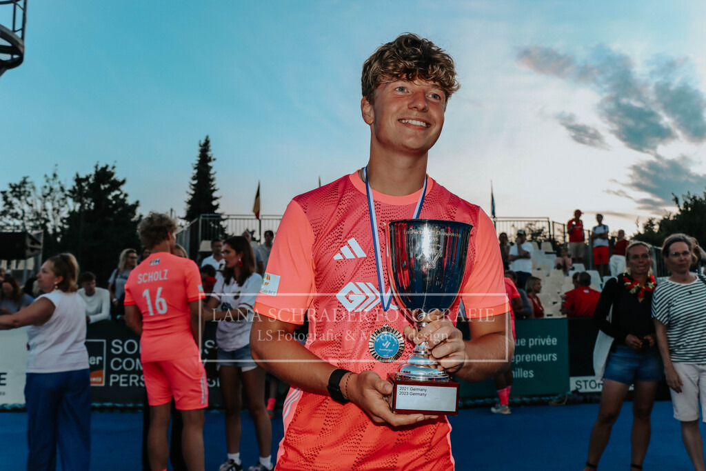 EM_MU18_F_GER-BEL_Lille_bearbeitet_Pokalbilder (60 von 137) | lanaschraderfotografie - Realisiert mit Pictrs.com