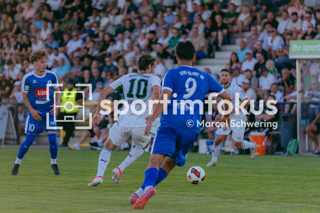 SSVg Velbert 02 – Borussia Mönchengladbach | Florian Neuhaus (Borussia Mönchengladbach) am Ball. Testspiel zwischen der SSVg Velbert 02 und Borussia Mönchengladbach in Velbert, 12.08.2026. Endstand: 0:8. sportimfokus / Marcel Schwering - Realisiert mit Pictrs.com
