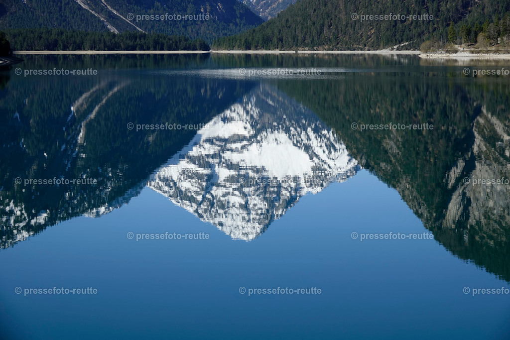 welltvi-Plansee-Impressionen-Fruehling2018_DSC4276 | Info aus dem Bezirk Reutte/Ausserfern Tirol sowie eine umfangreiche Bilddatenbank über die gesamte Region: Lechtal, Talkessel Reutte, Tannheimertal, Zwischentoren. Lech, Plansee, Zugspitze, Grenztunnel, B179, Fernpassstraße, Verkehr, Lawinen, Tradition, - Realisiert mit Pictrs.com