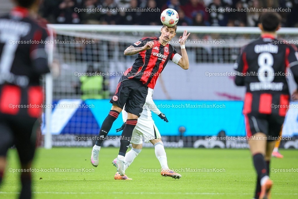 SGE30112501042 | 30.11.2025, Fußball, Eintracht Frankfurt - VfL Wolfsburg, 1. Fußball Bundesliga, 12. Spieltag, Deutsche-Bank-Park (Frankfurt am Main), Saison 2025 2026: Kopfball Robin Koch&nbsp;(Eintracht Frankfurt #04)  DFB Regulations prohibit any use of photographs as image sequences and or quasi-video.