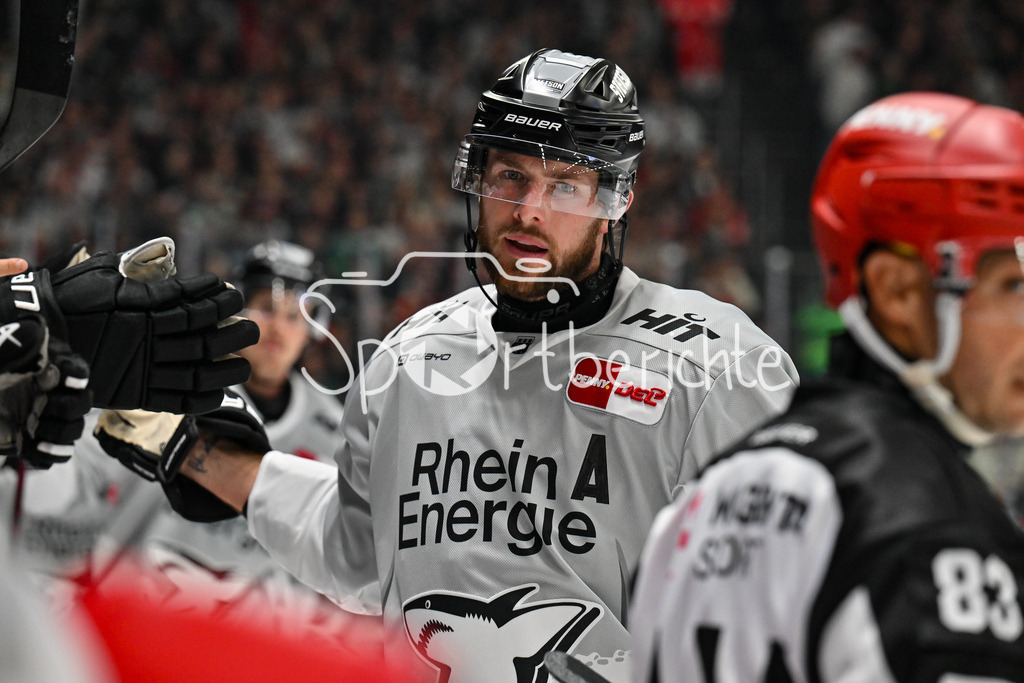 Augsburger Panther - Kölner Haie | Jubel der Haie nach dem Treffer zum 2-3 durch Brady AUSTIN (Koelner Haie #57) / Tor / Torschuetze / Freude / happy / DEL: Augsburger Panther - Kölner Haie, Curt Frenzel Stadion am 29.09.2024