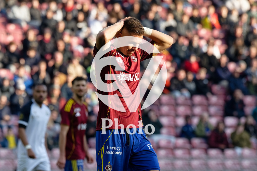 Brack Super League - Servette FC v FC Zurich | Samuel Mraz (90 Servette FC) looks dejected  during the Brack Super League match between Servette FC and FC Zurich at Stade de Geneve in Geneva, Switzerland