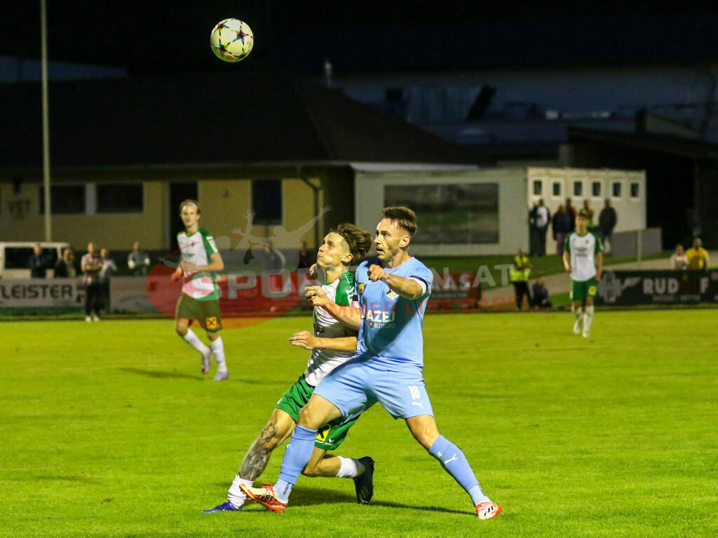 VST Völkermarkt - SVG Bleiburg 2-2, Kärntner Liga 2. Runde | Raphael Kulterer (VST Völkermark #20) Alen Martinovic (SVG Bleiburg #18) VST Völkermarkt - SVG Bleiburg 2-2 am 08.08.2023 in Völkermarkt
(Lilienberg Arena), Austria, (Photo by Ernst Krawagner sport-fan.at) - Realisiert mit Pictrs.com