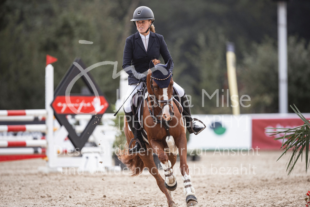 240906_BuCha_PonyA-5j-103 | Deine schönsten Turniermomente als professionelle Fotos! Entdecke hochwertige Pferdesport-Fotografie im Online-Shop. Jetzt Fotos finden & bestellen!