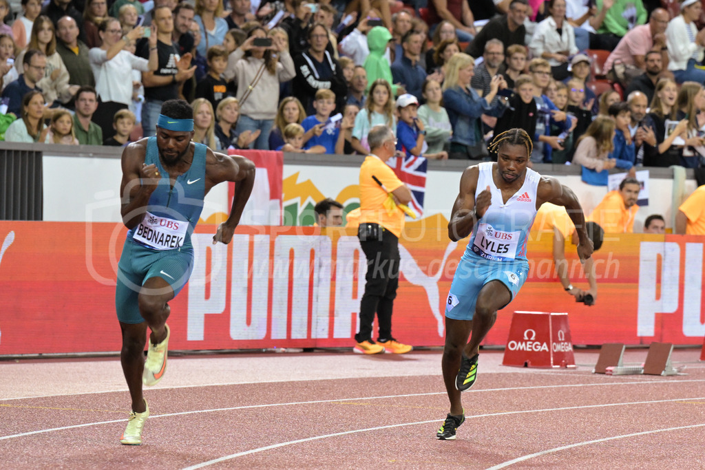 Leichtathletik: Weltklasse Zürich | 08.09.2022, Zürich, Letzigrund, Leichtathletik: Weltklasse Zürich, BEDNAREK Kenneth (USA) und LYLES Noah (USA) im 200m-Lauf der Männer. - Realisiert mit Pictrs.com