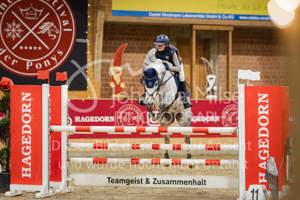 231118_PonyTrophy-236 | Deine schönsten Turniermomente als professionelle Fotos! Entdecke hochwertige Pferdesport-Fotografie im Online-Shop. Jetzt Fotos finden & bestellen!