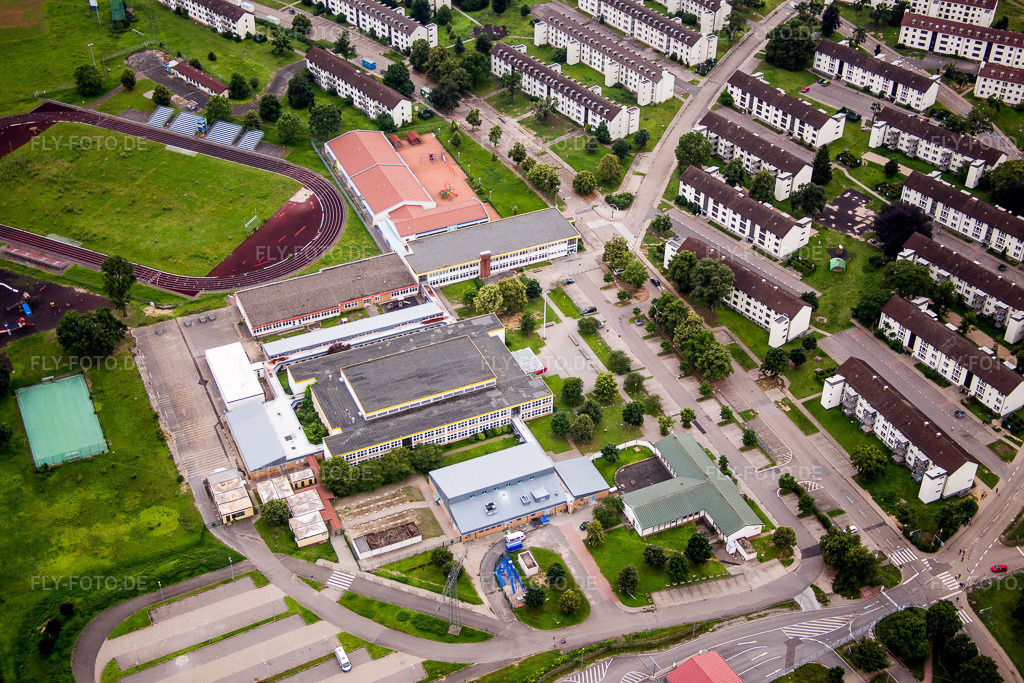 Luftbild: Flüchtlingsheim- und Asylunterkunfts- Gebäude Erstaufnahmeeinrichtung des Landes Baden-Württemberg im Ortsteil Patrick-Henry-Village im Ortsteil Patrick Henry Village in Heidelberg im Bundesland Baden-Württemberg in Deutschland. Foto: IMG_090889.jpg vom 04.07.2016 durch Werner Riehm/FLY-FOTO.de