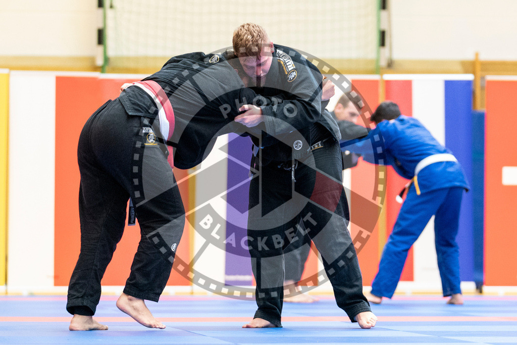 20231118PBB11695 | Fighters compete during the AJP Tour 600 Frankfurt Championship in Frankfurt/Main, Germany, on November 18, 2023.