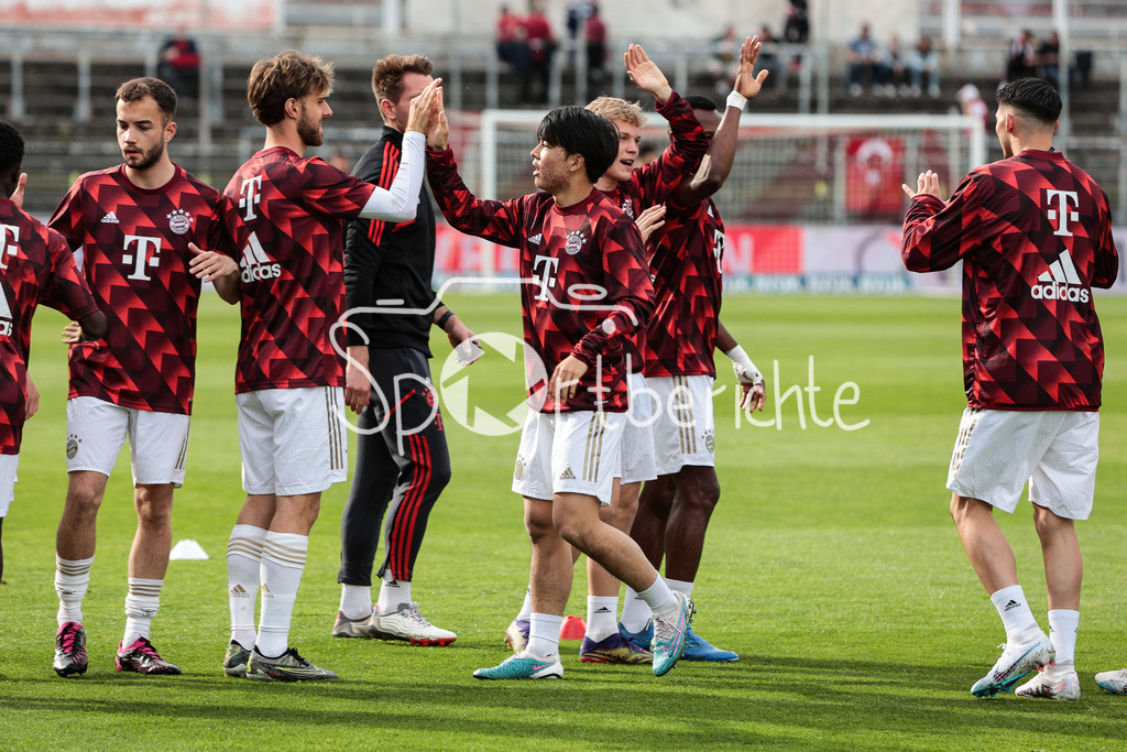 FC Würzburger Kickers - FC Bayern Amateure | Das Tem der kleinen Bayern motiviert sich nochmal vor der Partie in Wuerzburg