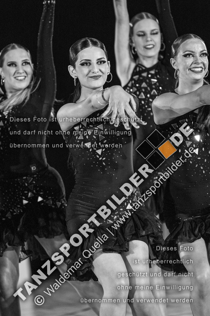 20250504-01351 | Hier finden Sie Tanz Bilder vom Latein und Standard Formationen tanzen. Sportbilder vom Tanzsport. Schöne Fotos und von Weltmeisterschaft, Europameisterschaft, Bundesliga, Regionalliga, Oberliga und Landesliga sowie von GOC Stuttgart, DanceComp, WM Bremen
