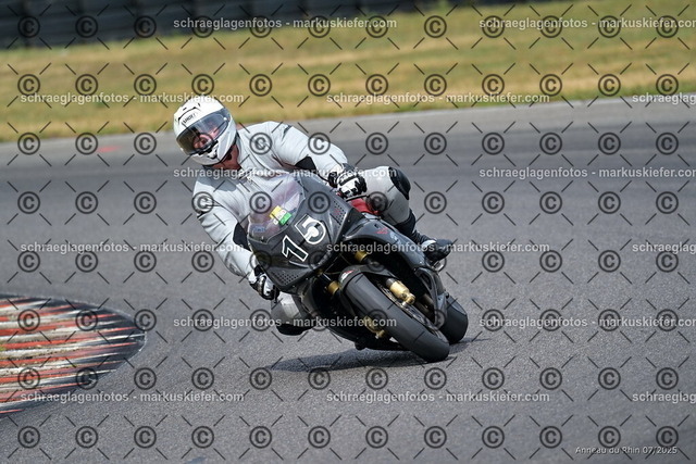 25bt05-1647 | markuskiefer.com - Realisiert mit Pictrs.com