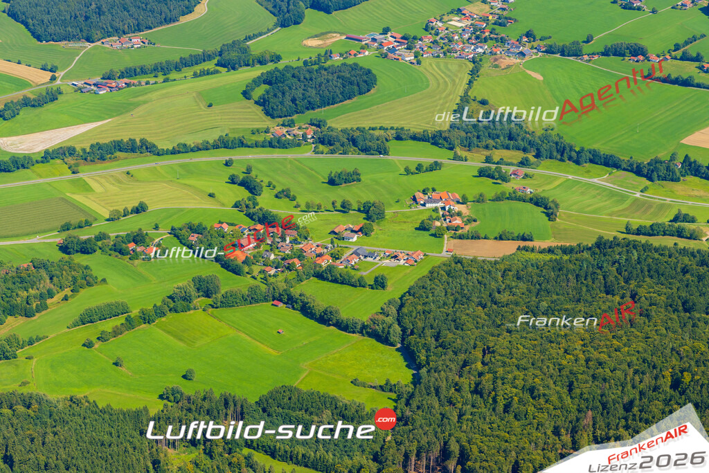 Schrägluftbild  Vordermais  Neukirchen beim Heiligen Blut - Das Luftbild wurde 2025 vom UL-Flugzeug heraus erstellt ( keine Drohne ) - Hochauflösende Luftaufnahme -Nicht vergleichbar mit Google Maps oder Satelittenbilder- Die Geschenkidee !Mit Lizenz und Bildrechte bestellbar