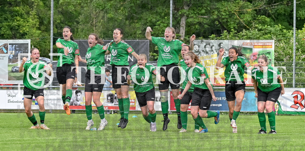 GER, FC Hauingen - SV Waldhaus, Frauen-Fussball, Rothaus Bezirkpokal, Finale, Saison 2024/2025, 29.05.2025 | Jubel nach dem Sieg im ElfmeterschiessenGER, FC Hauingen - SV Waldhaus, Frauen-Fussball, Rothaus Bezirkpokal, Finale, Saison 2024/2025, 29.05.2025Foto: TH Fotografie/Thomas Hess