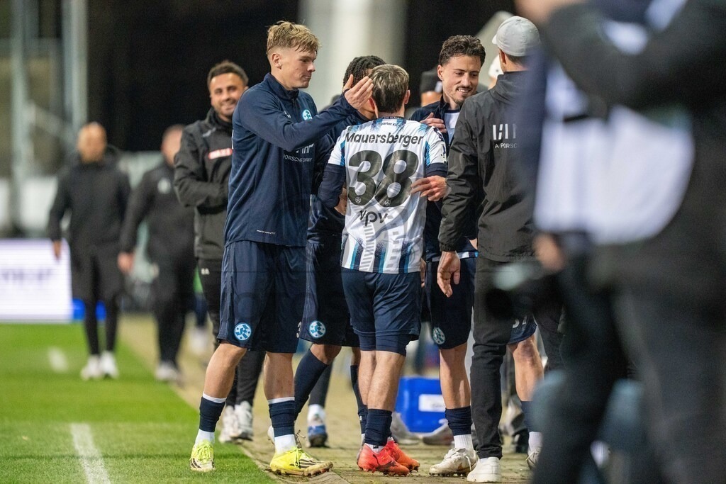 SV Stuttgarter Kickers vs. SGV Freiberg, Fussball, WFV-Pokal, Viertelfinale, 17.03.2026 | SV Stuttgarter Kickers jubeln nach dem Einzug ins Halbfinale, Christian Mauersberger (SV Stuttgarter Kickers, #38) im Fokus,SV Stuttgarter Kickers vs. SGV Freiberg, Fussball, WFV-Pokal, Viertelfinale, 17.03.2026Foto: photosbyphips/Philip Ziegler