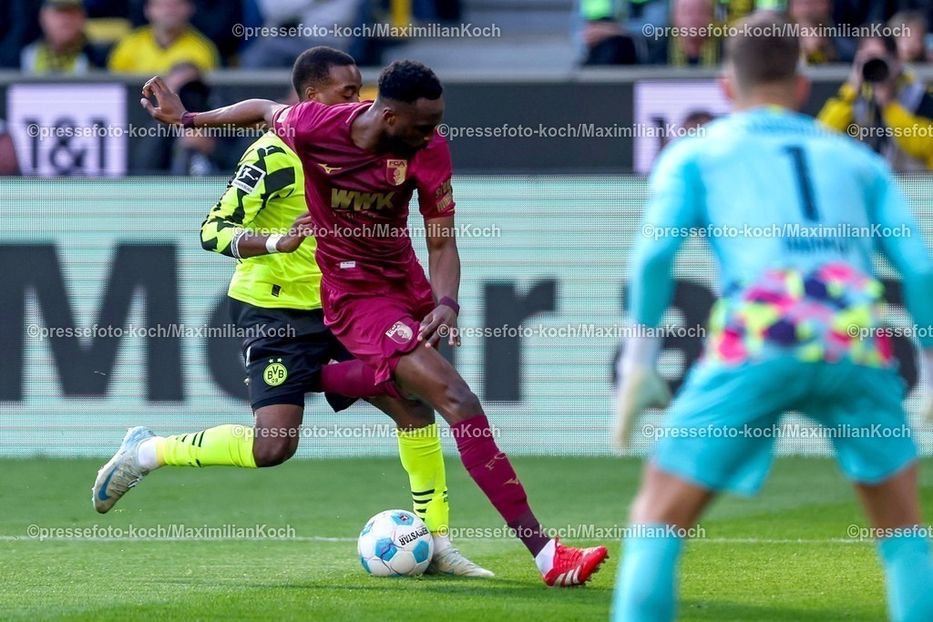 BVB08032501072 | 08.03.2025, Fußball, Borussia Dortmund - FC Augsburg, 1. Fußball Bundesliga, 25. Spieltag, Signal Iduna Park, Saison 2024 2025: Chrislain Matsima (FC Augsburg #5) im Zweikampf gegen Jamie Gittens (BVB #43)DFB regulations prohibit any use of photographs as image sequences and or quasi-video.