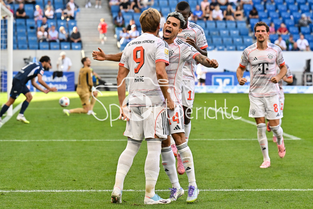 TSG 1899 Hoffenheim - FC Bayern München | Jubel der Bayern nach dem Treffer zum 0-2 durch Harry KANE (FC Bayern Muenchen 9) / Elfmeter / Tor / Torschuetze / Freude / Happy / Bundesliga: TSG 1899 Hoffenheim - FC Bayern München; PreZero-Arena am 20.09.2025 / DFL REGULATIONS PROHIBIT ANY USE OF PHOTOGRAPHS AS IMAGE SEQUENCES AND/OR QUASI-VIDEO