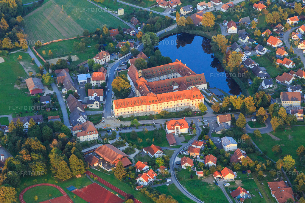 Luftbild: Internat und Klosterkirche St. Bernhard im Kloster Wald in Wald im Bundesland Baden-Württemberg in Deutschland. – Foto: IMG_094416.jpg vom 27.08.2016 durch Werner Riehm/FLY-FOTO.de – Auflösung des Originals: 5230 x 3486 px – Schulabschluss & Ausbildung in einem? <br/>Das ist Kloster Wald. : Gymnasium - Internat - Lehrwerkstätten Kloster Wald – Die Kirche St. Bernhard in Wald