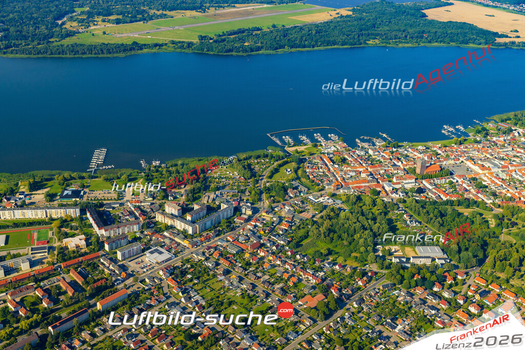 Schrägluftbild  Ribnitz Bodden  Ribnitz-Damgarten - Das Luftbild wurde 2025 vom UL-Flugzeug heraus erstellt (ohne Drohne- keine Drohnenaufnahme ) - Hochauflösende Luftaufnahme -Nicht vergleichbar mit Google Maps oder Satelittenbilder- Die Geschenkidee !Mit Lizenz und Bildrechte bestellbar