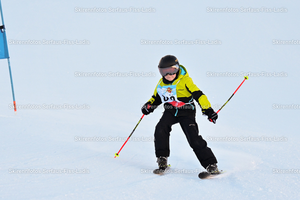 SRF_25.12.2025_0161 | Skirennfotos,Serfaus,Fiss,Ladis,Kinderskirennen,Winter,Tirol,Oberland,skirace,SFL,feelfree,weil wir's genießen,ski,Ski,skifahren,Sonnenplateau, - Realisiert mit Pictrs.com