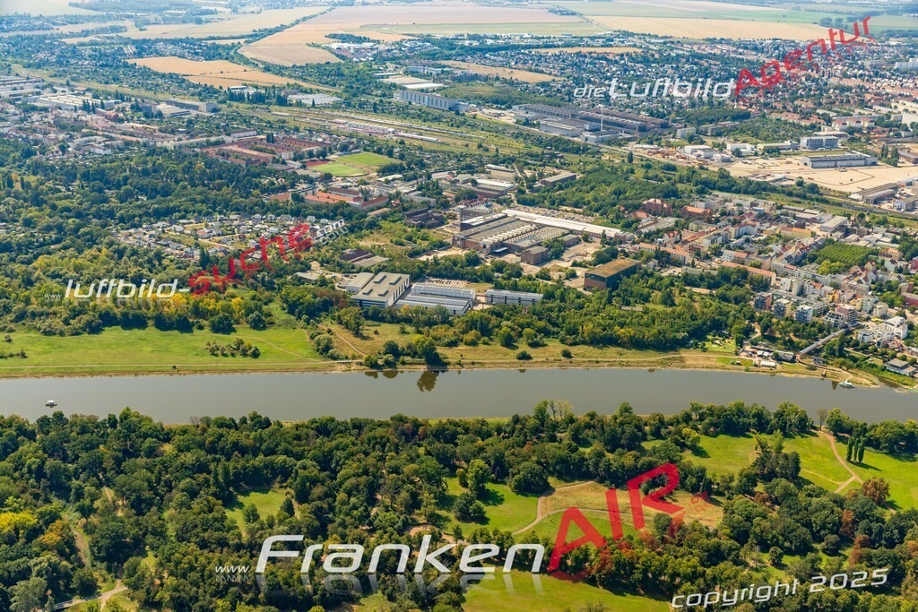 Schöne Luftaufnahme als Geschenk in  Magdeburg - Die Luftbildaufnahme wurde 2025 vom UL-Flugzeug heraus erstellt ( keine Drohne ) - Hochauflösende Luftaufnahme -Nicht vergleichbar mit Google Maps oder Satelittenbilder- Die Geschenkidee !Mit Lizenz und Bildrechte bestellbar