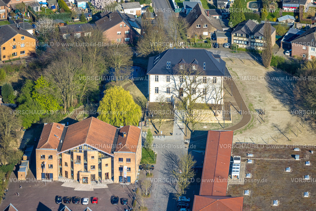 Selm250404950 | Luftbild, Bürgerhaus und Volkshochschule VHS im Ortszentrum, Burg Botzlar (weißes Haus), Beifang, Selm, Münsterland, Nordrhein-Westfalen, Deutschland