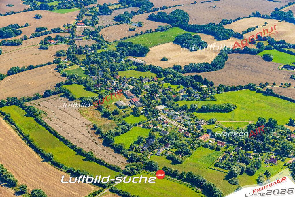Warnkenhagen Kalkhorst Bild- Das Luftbild wurde 2025 vom UL-Flugzeug heraus erstellt ( keine Drohne bzw. Drohnenaufnahme ) - Hochauflösende Luftaufnahme -Nicht vergleichbar mit Google Maps oder Satelittenbilder- Die Geschenkidee !Mit Lizenz und Bildrechte bestellbar - CC