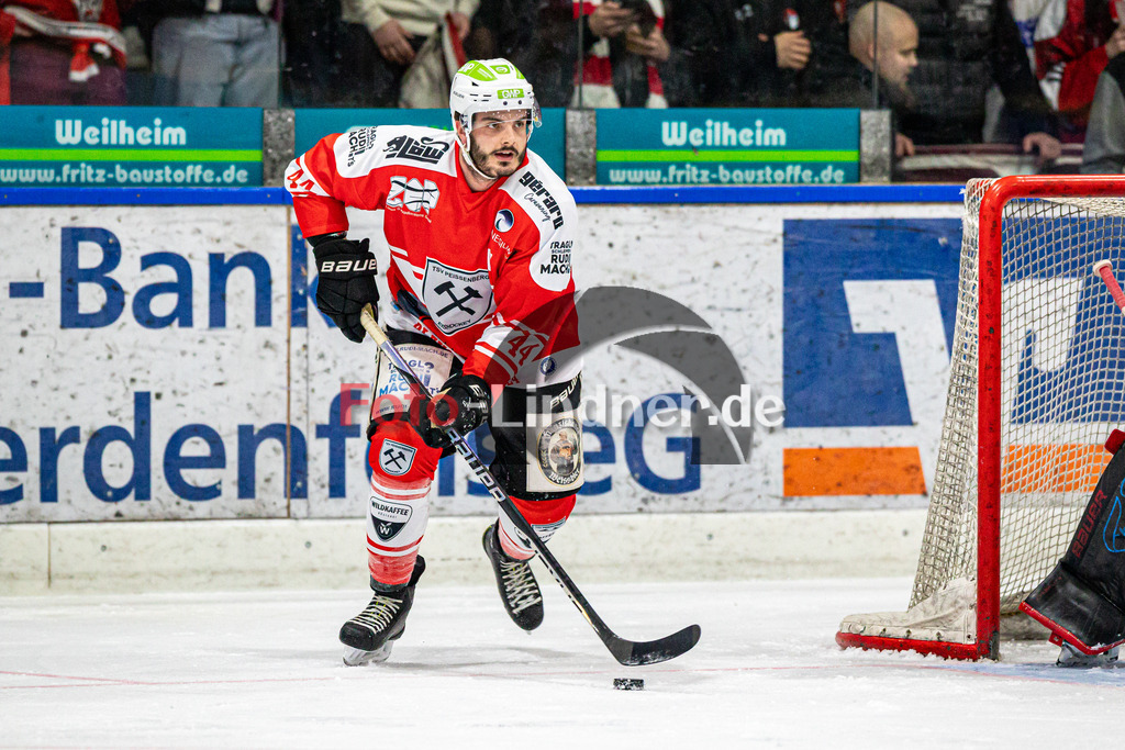 Halbfinale Spiel 3 TSV Peißenberg Miners vs TEV Miesbach | Eishockey Bayernliga Playoffs 2023/2024, Halbfinale Spiel 3 TSV Peißenberg Miners vs TEV Miesbach, 20240315,
Martin LIDL (Miners 44) in Aktion,
2024-03-15 in Peißenberg (Eisstadion)
44 Martin LIDL (Miners 44)
Copyright: WolfgangxLindner foto-lindner.de