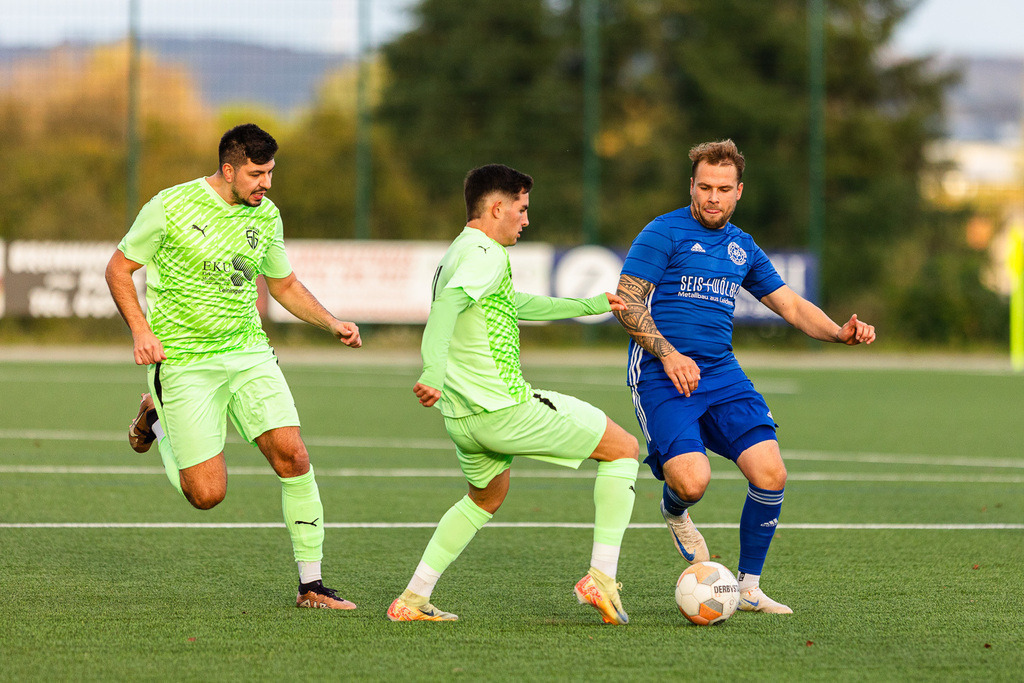 SG Morshausen - FC Karbach II | Sportfotografie Hermann-Josef Stoffel - Realisiert mit Pictrs.com