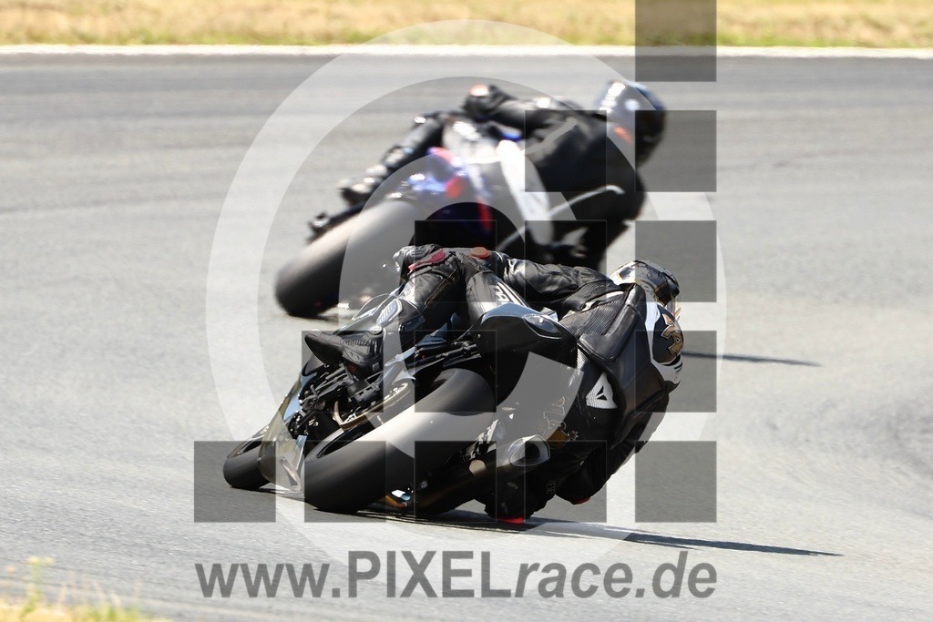 0274-20250719_12664 | Schöne Erinnerungen an spannende Momente - das festzuhalten ist unser Job. PIXELrace.de ist seit 2003 auf den Rennstrecken Europas unterwegs um die Action draußen beim Fahren und die wunderbare Stimmung imm Fahrerlager für euch einzufangen.
