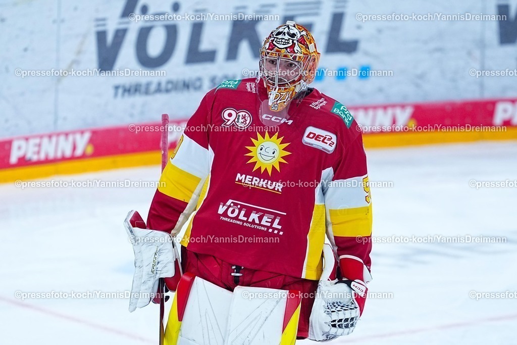 xYDR12102501075 | 12.10.2025, xydrx, Eishockey, DEL2, Düsseldorfer EG - Eispiraten Crimmitschau, PSD Bank Dome Düsseldorf: Ryan Bednard (Düsseldorfer EG #50)