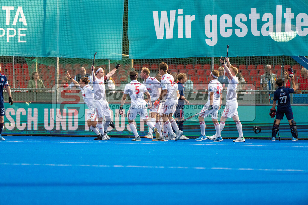 Final4_20250531-1906-HK108162 | Krefeld, Deutschland, 31.05.2025:  Feldhockey Final4 2025 – „Deutsche Feldhockey-Meisterschaften 2025“ im Gerd-Wellen-Hockeyanlage am 31.05.2025 in Krefeld, Deutschland. (Foto von Kramhöller/Fehrmann/Kaste)Krefeld, Germany, 31.05.2025: Feldhockey Final4 2025 – „Deutsche Feldhockey-Meisterschaften 2025“ in Gerd-Wellen-Hockeyanlage at 31.05.2025 in Krefeld, Deutschland. (Foto from Kramhöller/Fehrmann/Kaste)