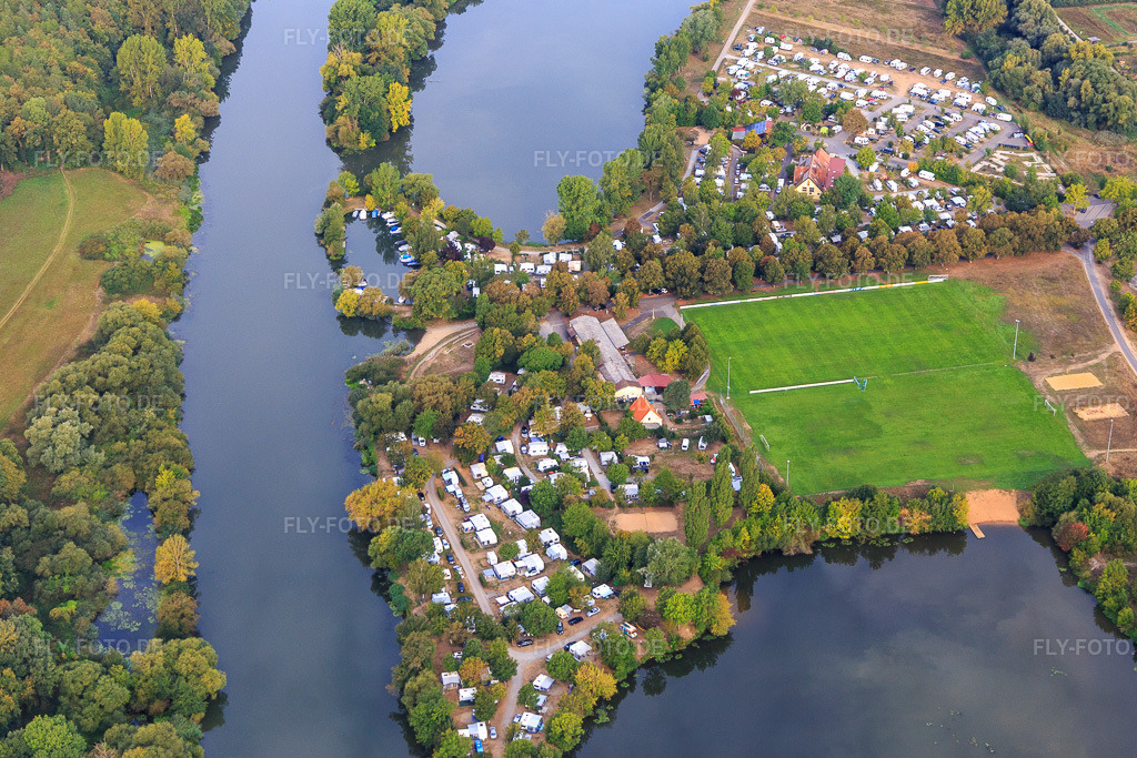 Luftbild: Camping Katzenkopf am Main in Sommerach im Bundesland Bayern in Deutschland. – Foto: IMG_111247.jpg vom 09.09.2018 durch Werner Riehm/FLY-FOTO.de – Auflösung des Originals: 4885 x 3257 px – Camping Katzenkopf