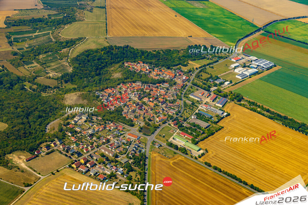 Stadt Steigra von Oben- Die Luftaufnahme wurde 2025 vom UL-Flugzeug heraus erstellt ( keine Drohnenaufnahme ) - Hochauflösende Luftaufnahme - für Wandbilder und großformatige Ausdrucke geeignet. Das besondere Geschenk!Hier alle&nbsp;Infos zur Lizenzierung der LuftaufnahmeWir fliegen auch dieses Jahr wieder in Ihre Region um Luftbilder zu erstellen.- Luftbild anfragen