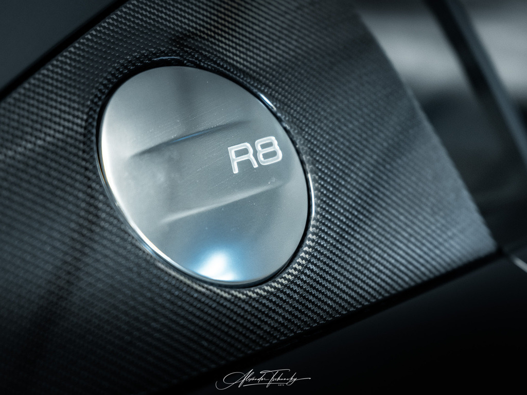 R6PZ9611 _ | Audi R8 V10 - Realisiert mit Pictrs.com