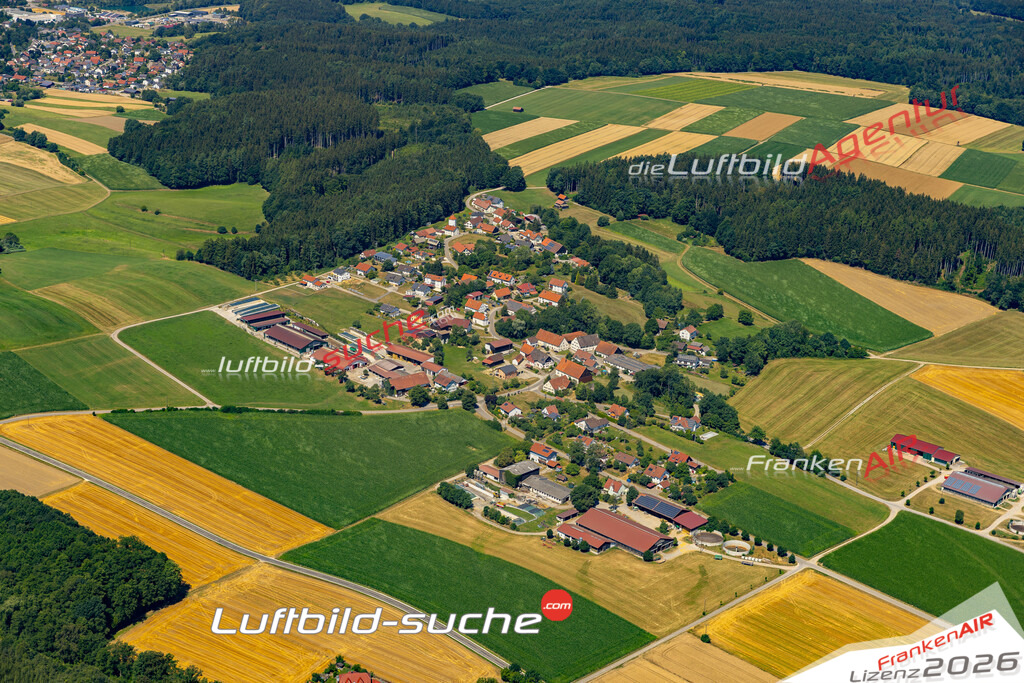 Die Luftaufnahme Weiler - Osterberg wurde 2022 vom Flugzeug aus (keine Drohne) erstellt. Hohe Auflösung -für große Poster und Wandbilder geeignet - Garantiert!