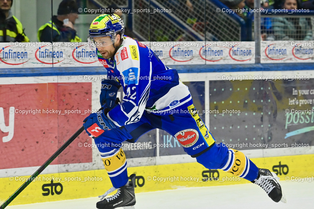 EC IDM WÄRMEPUMPEN VSV vs. HCB Südtirol Alperia | #42 Alex Wall EC VSV, EC IDM WÄRMEPUMPEN VSV vs. HCB Südtirol Alperia, EC IDM WÄRMEPUMPEN VSV vs. HCB Südtirol Alperia am 28.12.2025 in Villach (Stadthalle Villach), Austria, (Photo by Bernd Stefan)