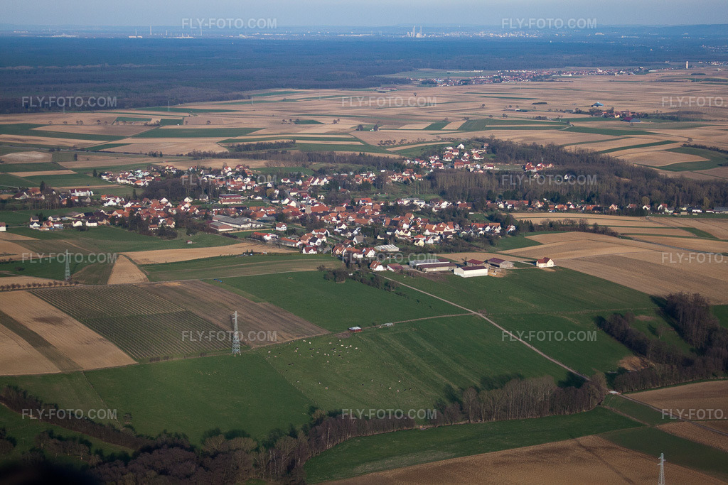 Aerial view: View of the town in Bremmelbach in the state Bas-Rhin, France. – Photo: IMG_38780.jpg taken on 03/20/2011 by Werner Riehm/FLY-FOTO.com – Resolution of the original: 4752 x 3168 px