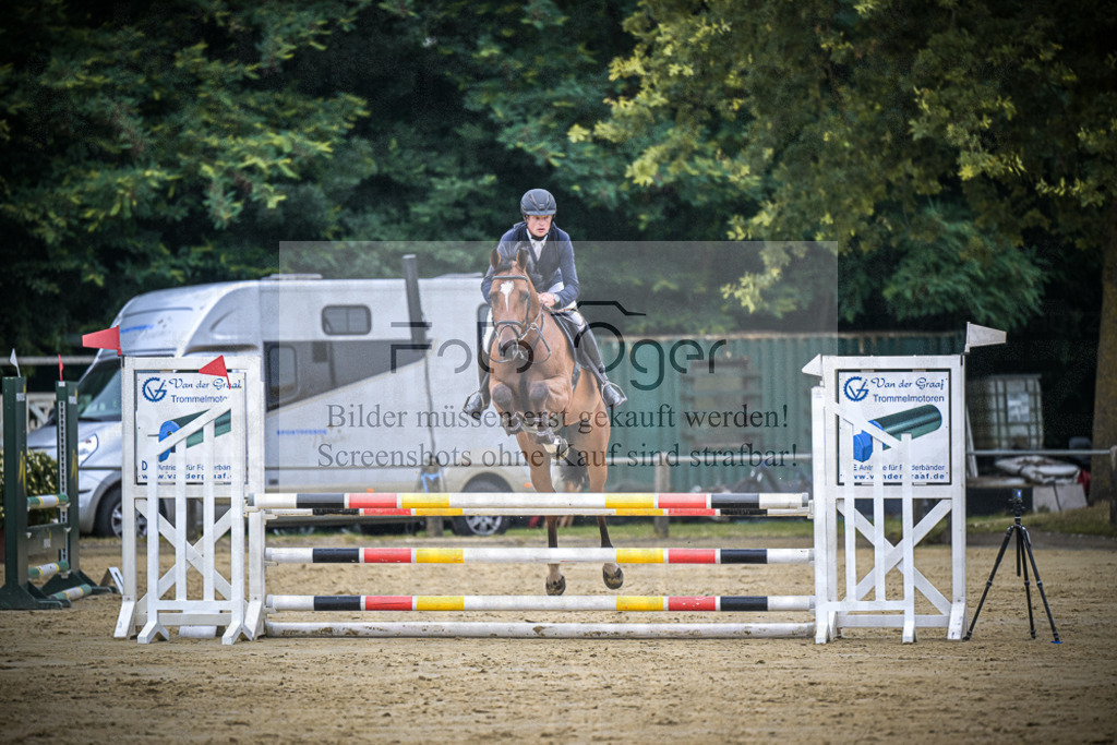 DOS_2198 | Entdecke hochwertige Reitturnierfotos von Foto Oger. Professionell, emotional und authentisch – jetzt Lieblingsmomente im Shop bestellen.Deutschlandweite Turnierfotografie. - Realisiert mit Pictrs.com
