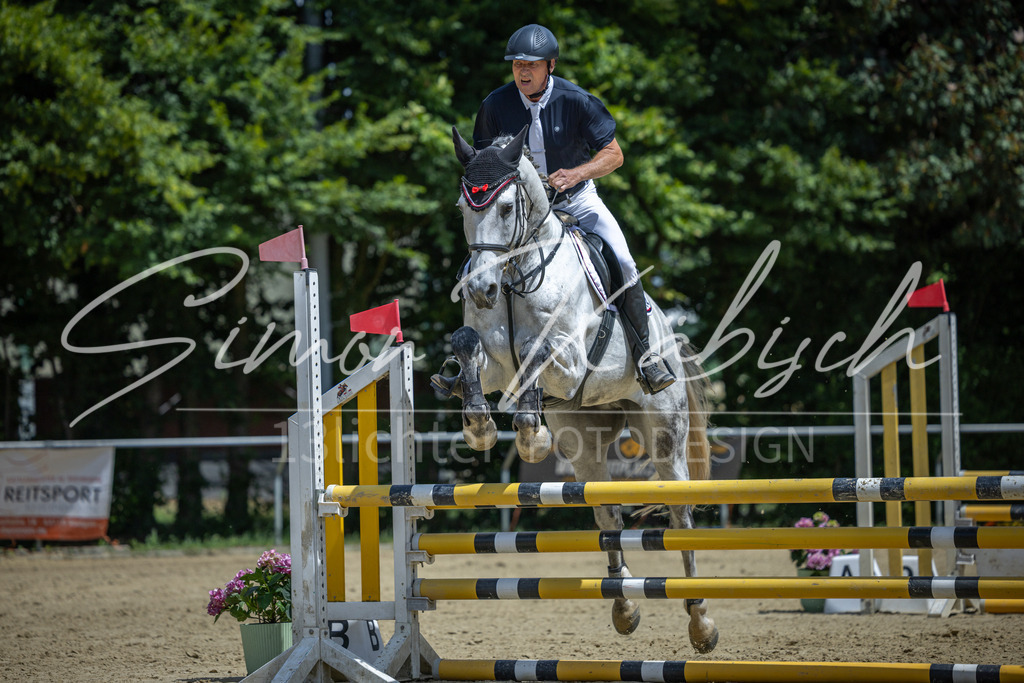 20260704-_3LI9559 | Tierfotografie Pferde, Hunde, Katzen, Haustiere.
Turnierfotografie Reitturniere, Reiten, Springreiten, Dressur in Hanau, dem Main-Kinzig-Kreis und dem Rhein-Main- Gebiet um Frankfurt